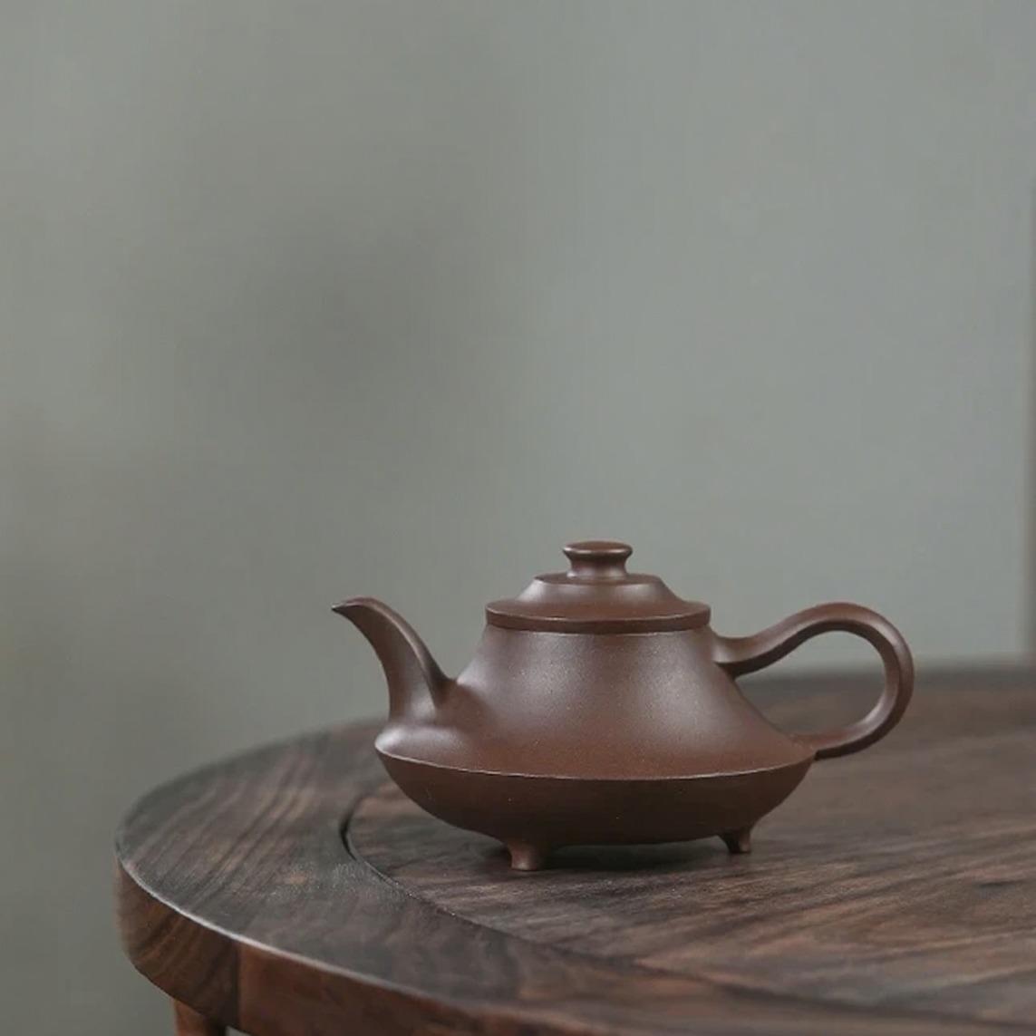 "San Zu Yun Lu" (Three-Legged Cloud Stove) Yixing Teapot – 140cc, Semi-Handmade with Huanglongshan Original Zi Ni Clay, by Artisan Wang Yi