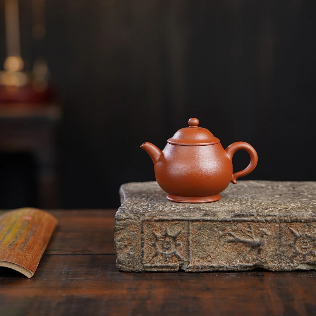 "Pan Hu" (Pan-Style Teapot) Yixing Zisha – 140cc, Semi-Handmade Small Kiln Zhuni by He Fengying