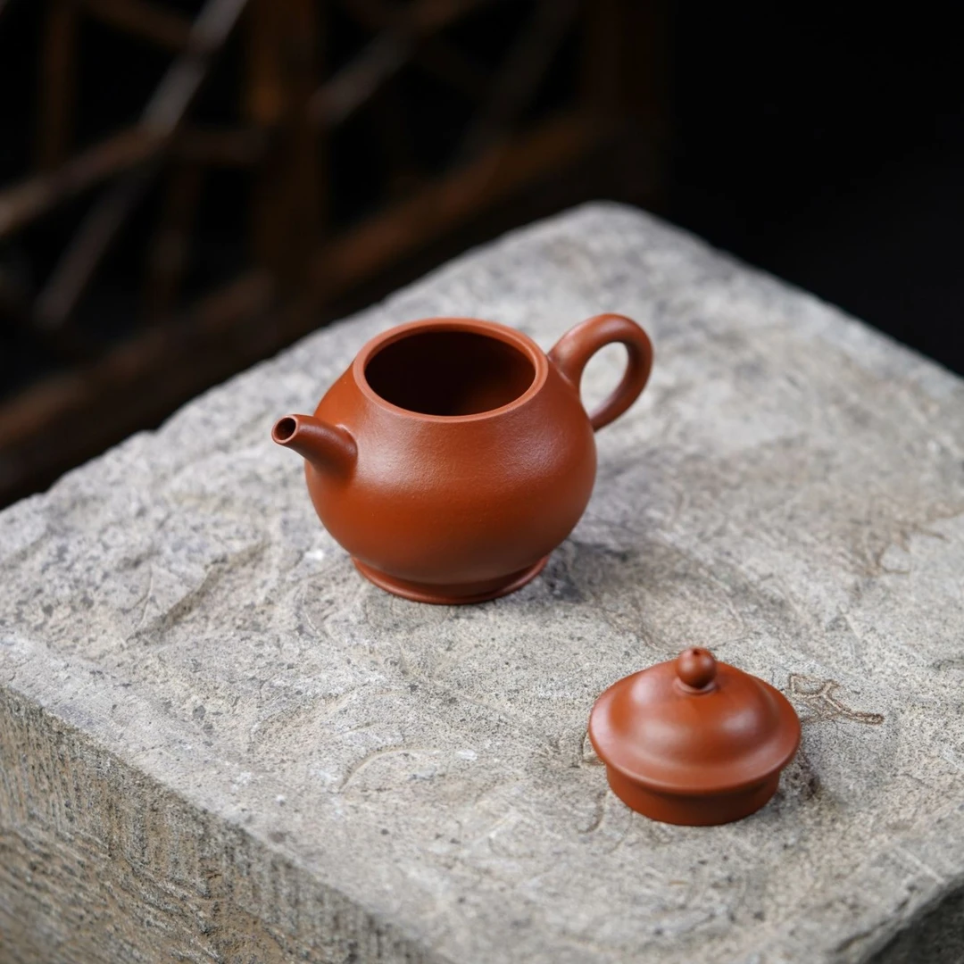 "Pan Hu" (Pan-Style Teapot) Yixing Zisha – 140cc, Semi-Handmade Small Kiln Zhuni by He Fengying