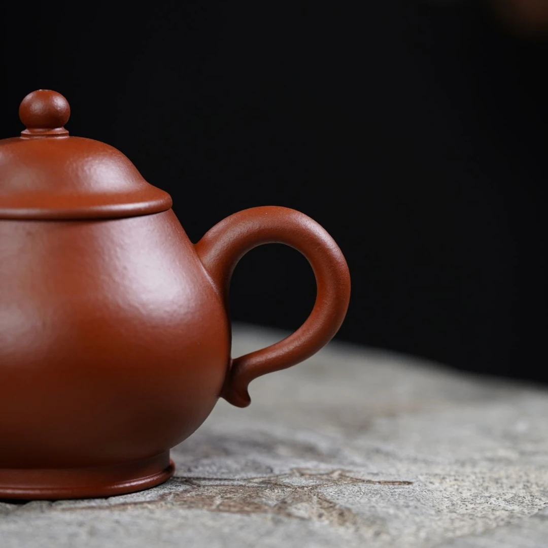 "Pan Hu" (Pan-Style Teapot) Yixing Zisha – 140cc, Semi-Handmade Small Kiln Zhuni by He Fengying
