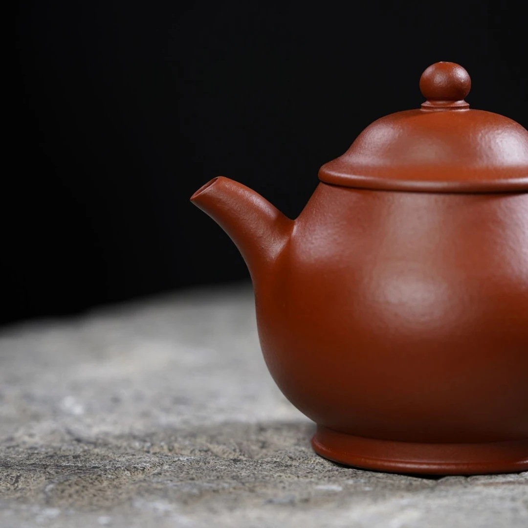 "Pan Hu" (Pan-Style Teapot) Yixing Zisha – 140cc, Semi-Handmade Small Kiln Zhuni by He Fengying