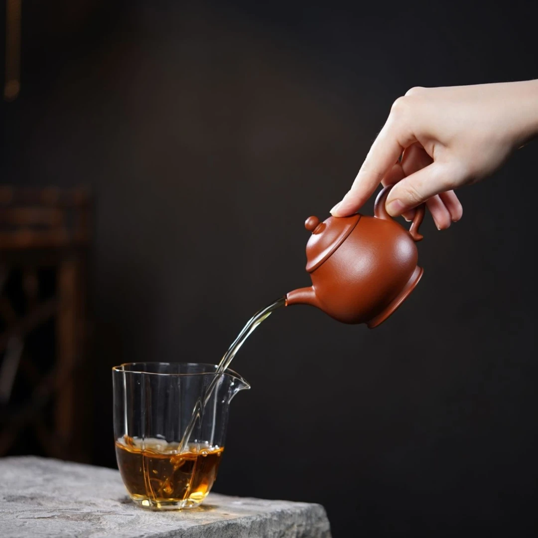 "Pan Hu" (Pan-Style Teapot) Yixing Zisha – 140cc, Semi-Handmade Small Kiln Zhuni by He Fengying