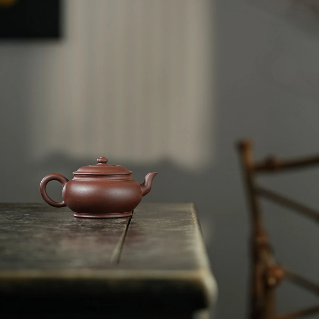 "Yun Gu" (Resonant Drum) Yixing Teapot – 180cc, Semi-Handmade with Huanglongshan Qing Shui Ni by Dai Shunsheng