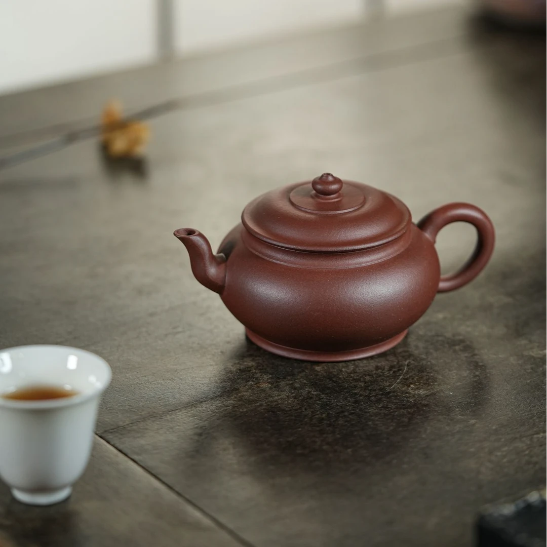 "Yun Gu" (Resonant Drum) Yixing Teapot – 180cc, Semi-Handmade with Huanglongshan Qing Shui Ni by Dai Shunsheng