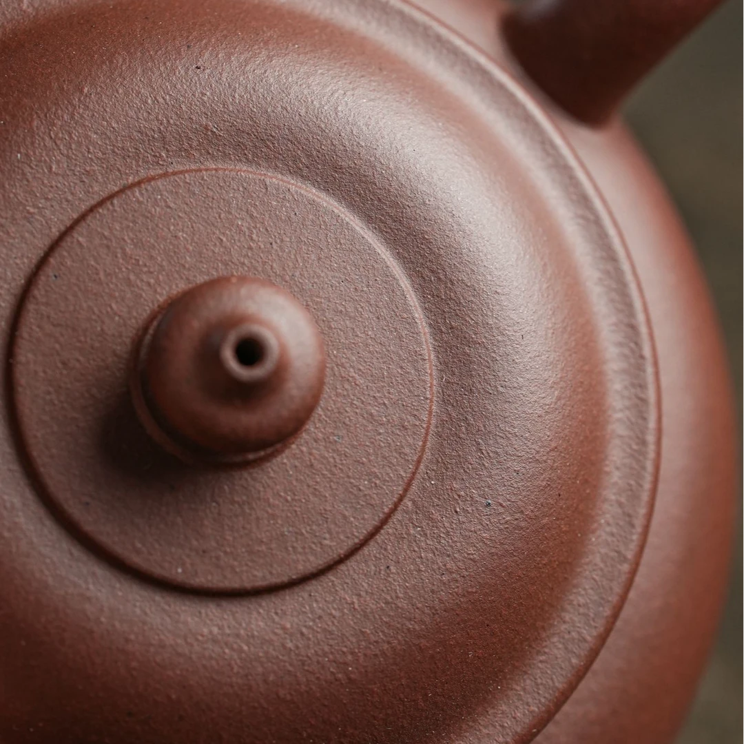 "Yun Gu" (Resonant Drum) Yixing Teapot – 180cc, Semi-Handmade with Huanglongshan Qing Shui Ni by Dai Shunsheng