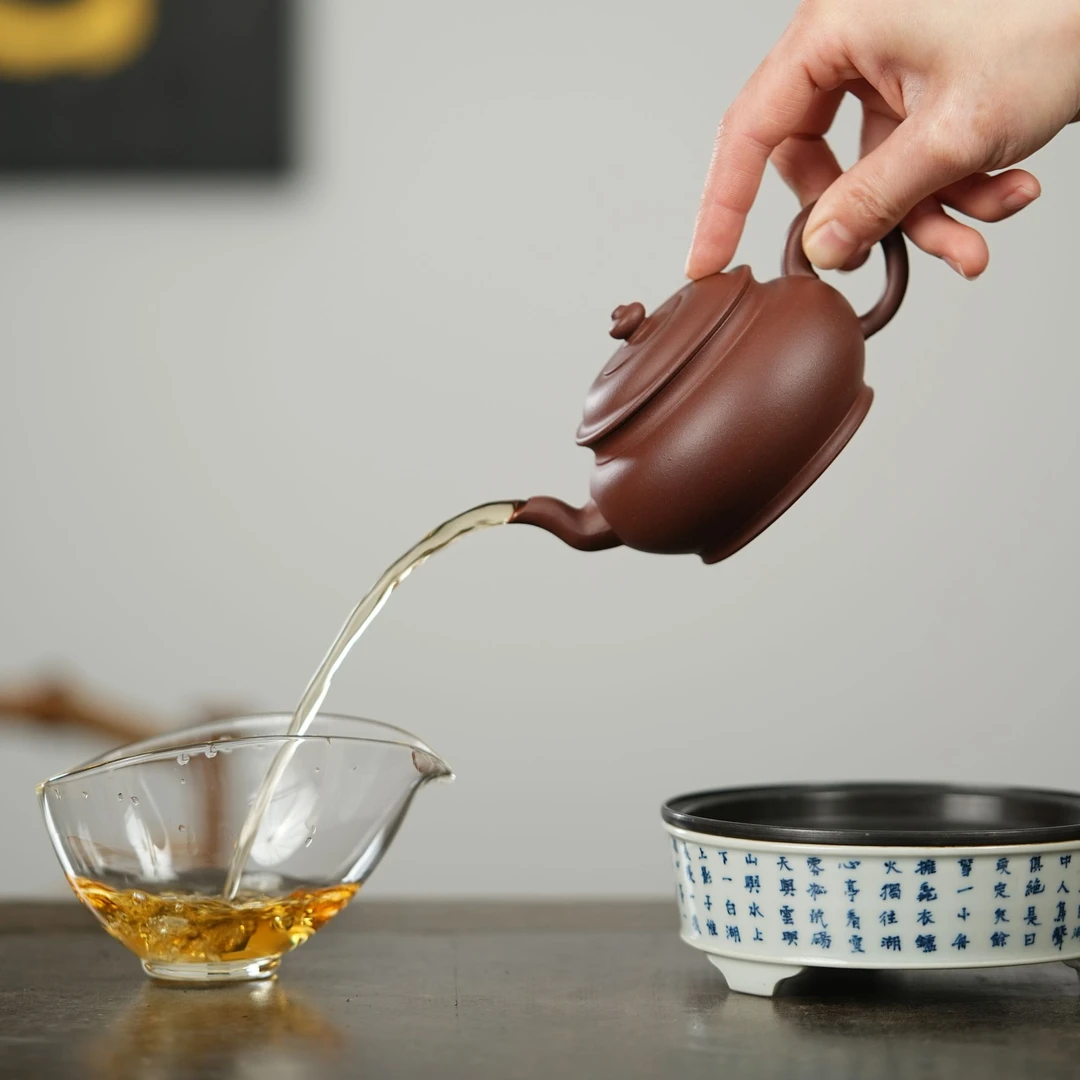 "Yun Gu" (Resonant Drum) Yixing Teapot – 180cc, Semi-Handmade with Huanglongshan Qing Shui Ni by Dai Shunsheng