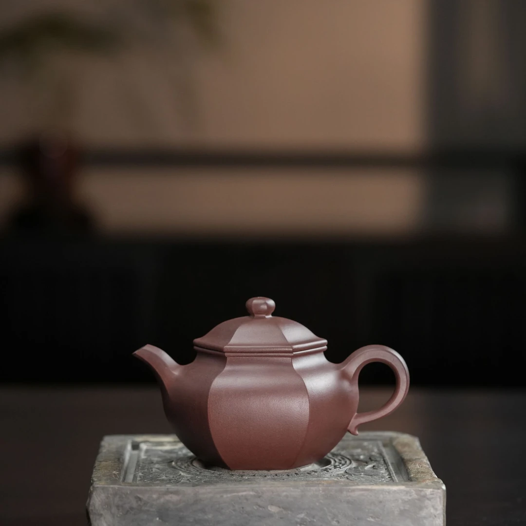 "Liufang Lianzi" (Six-Sided Lotus Seed) Yixing Teapot – 230cc, Full-Handmade with Huanglongshan Zini by Jin Xin