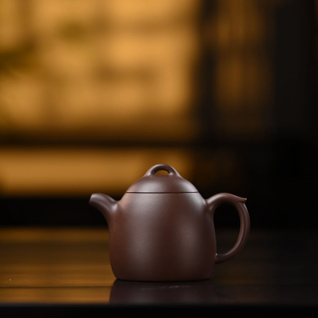"Xiao Qin Quan"  Yixing Teapot – 140cc, Semi-Handmade with Huanglongshan Original Zi Ni Clay, by Artisan Yang Jingfeng