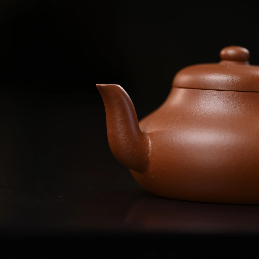 "Jun De" Yixing Teapot – 110cc, Semi-Handmade with Raw Zhu Ni Clay, Small Coal-Kiln Fired by Artisan Ji Min