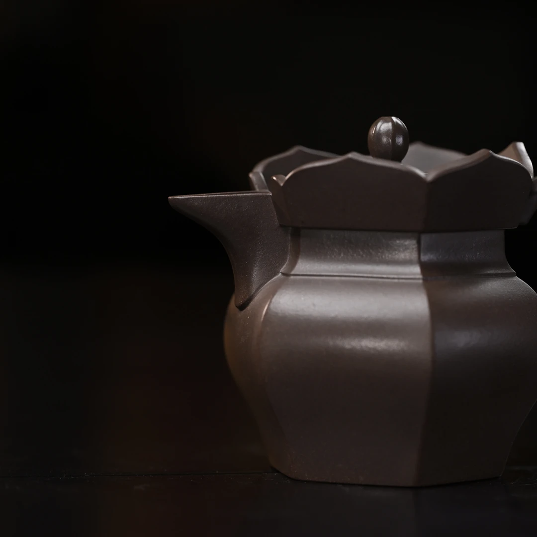 "Seng Mao" (Monk’s Hat) Yixing Teapot – 250cc, Semi-Handmade with Huanglongshan Purple Clay by Zhu Qi