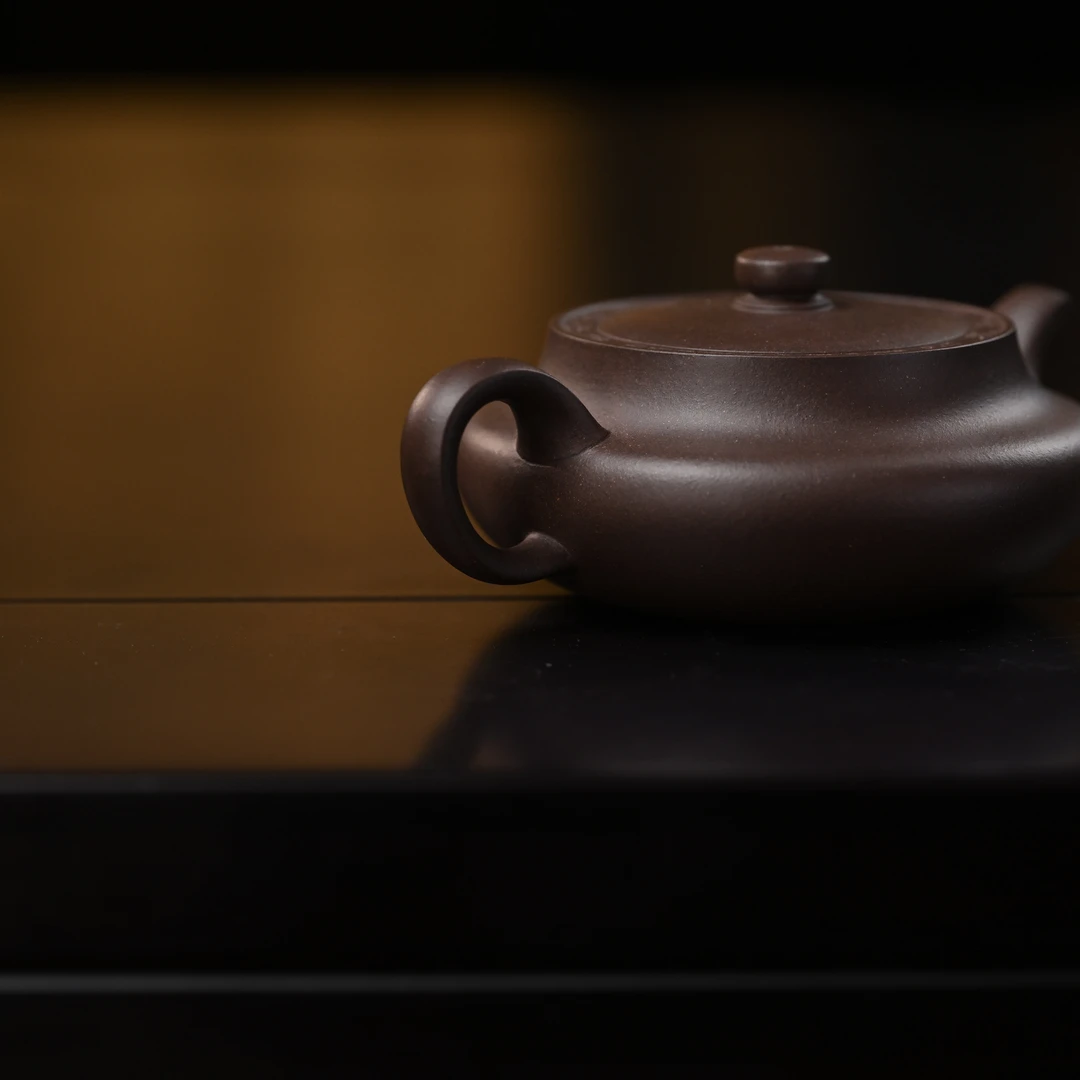 "Sang Pan" (Altar Base) Yixing Teapot – 180cc, Semi-Handmade with Huanglongshan Purple Clay by Zhang Shunying
