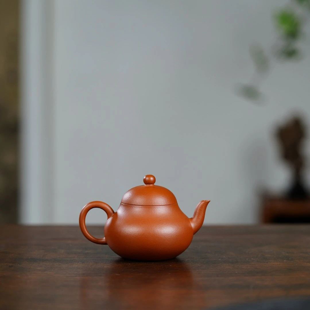 "Li Xing" (Pear Shape) Yixing Teapot – 120cc, Semi-Handmade with Raw Zhu Ni Clay, Small Coal-Kiln Fired by Artisan Zhou Jiaping