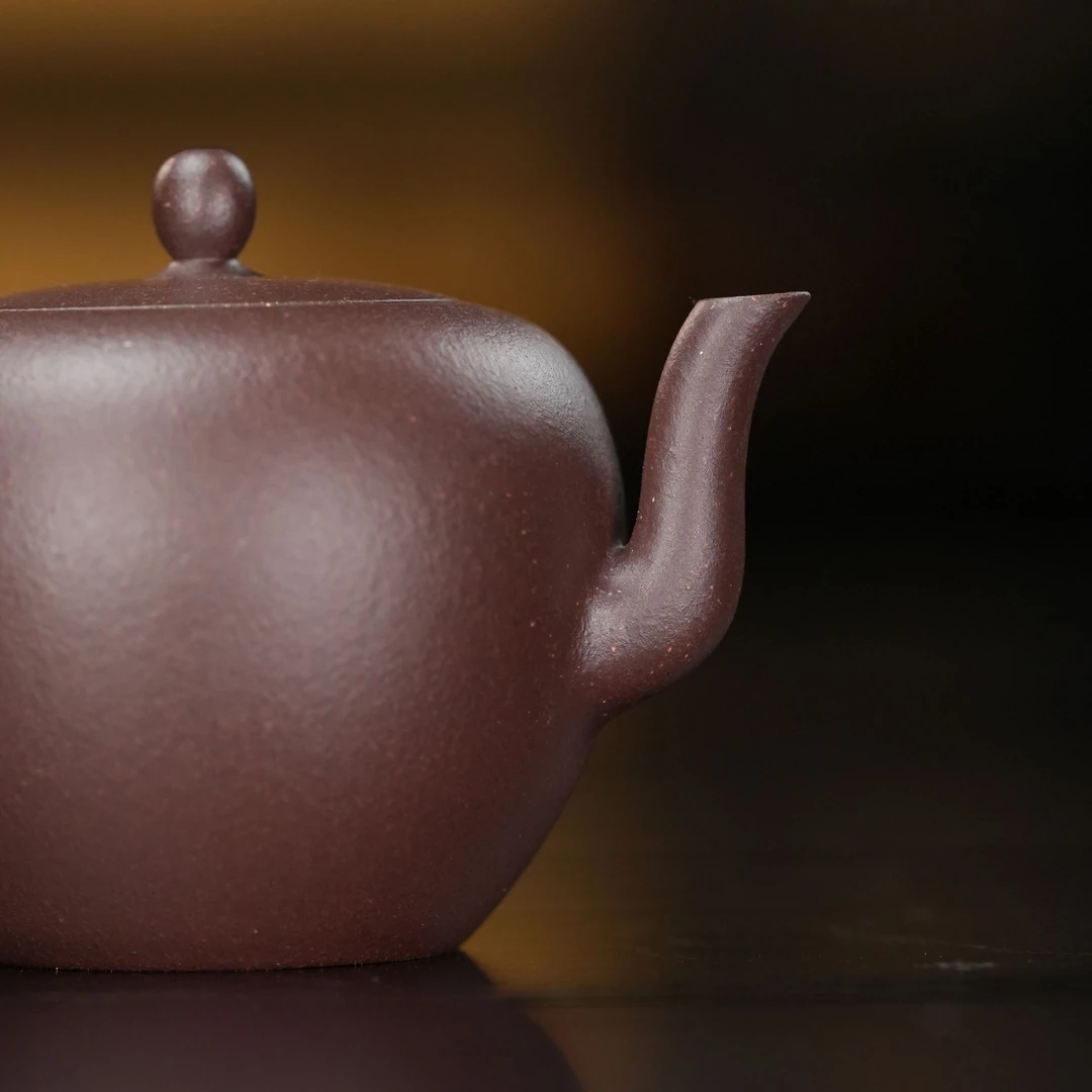 "Meiren Jian" (Beauty’s Shoulder) Yixing Teapot – 50cc, Full-Handmade with Huanglongshan Di Cao Qing by Qiao Yan