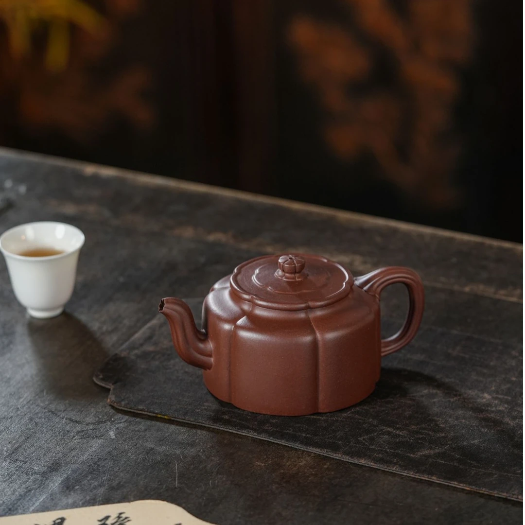 "Meihua Zhoupan" (Plum Blossom Round Plate) Yixing Teapot – 280cc, Semi-Handmade with Huanglongshan Original Ore Zini by Tang Xiaohui
