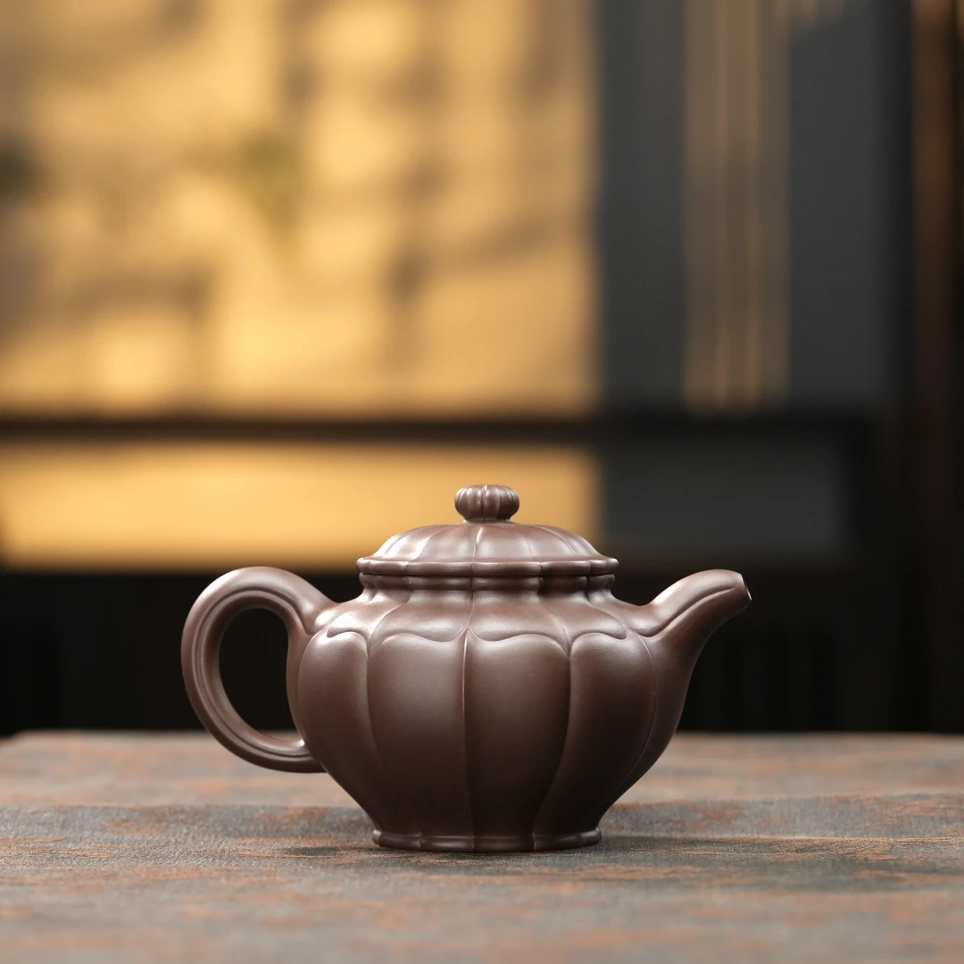 "Linghua Duo Zhi" (Lotus-Petal Douzhi) Yixing Teapot – 330cc, Semi-Handmade with Huanglongshan Zini by Wu Meiqun