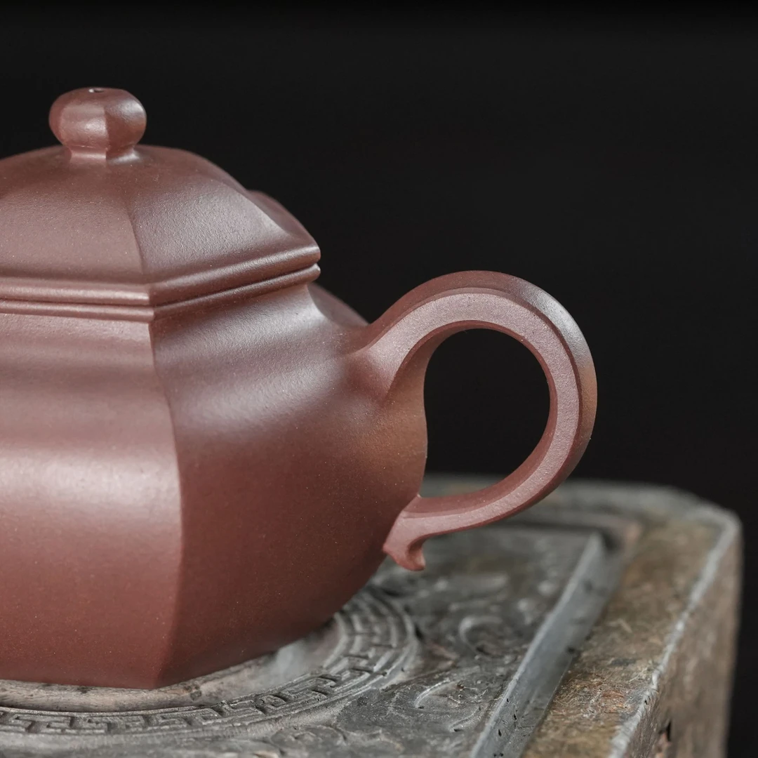 "Liufang Lianzi" (Six-Sided Lotus Seed) Yixing Teapot – 230cc, Full-Handmade with Huanglongshan Zini by Jin Xin