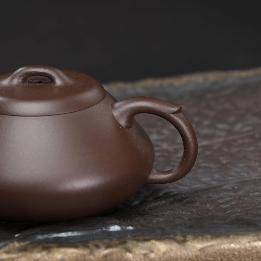 "Chi Chu" (Hesitation) Yixing Teapot – 130cc, Semi-Handmade with Huanglongshan Purple Clay by Lu Tao
