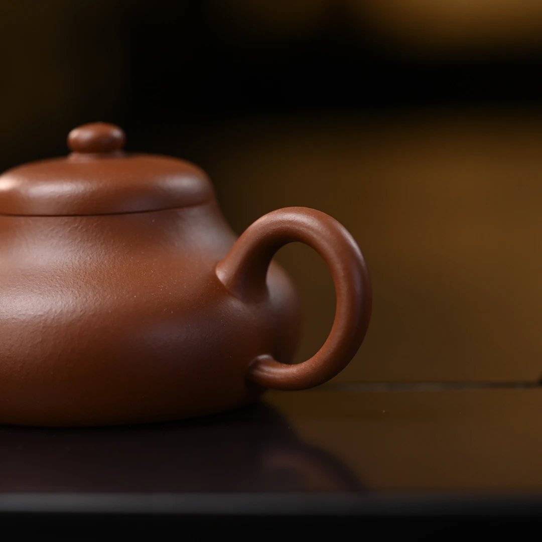 "Jun De" Yixing Teapot – 110cc, Semi-Handmade with Raw Zhu Ni Clay, Small Coal-Kiln Fired by Artisan Ji Min