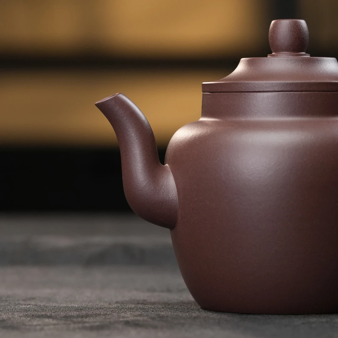 "Gong Deng" (Palace Lantern) Yixing Teapot – 220cc, Semi-Handmade with Huanglongshan Original Di Cao Qing Clay, by Artisan Wang Yi
