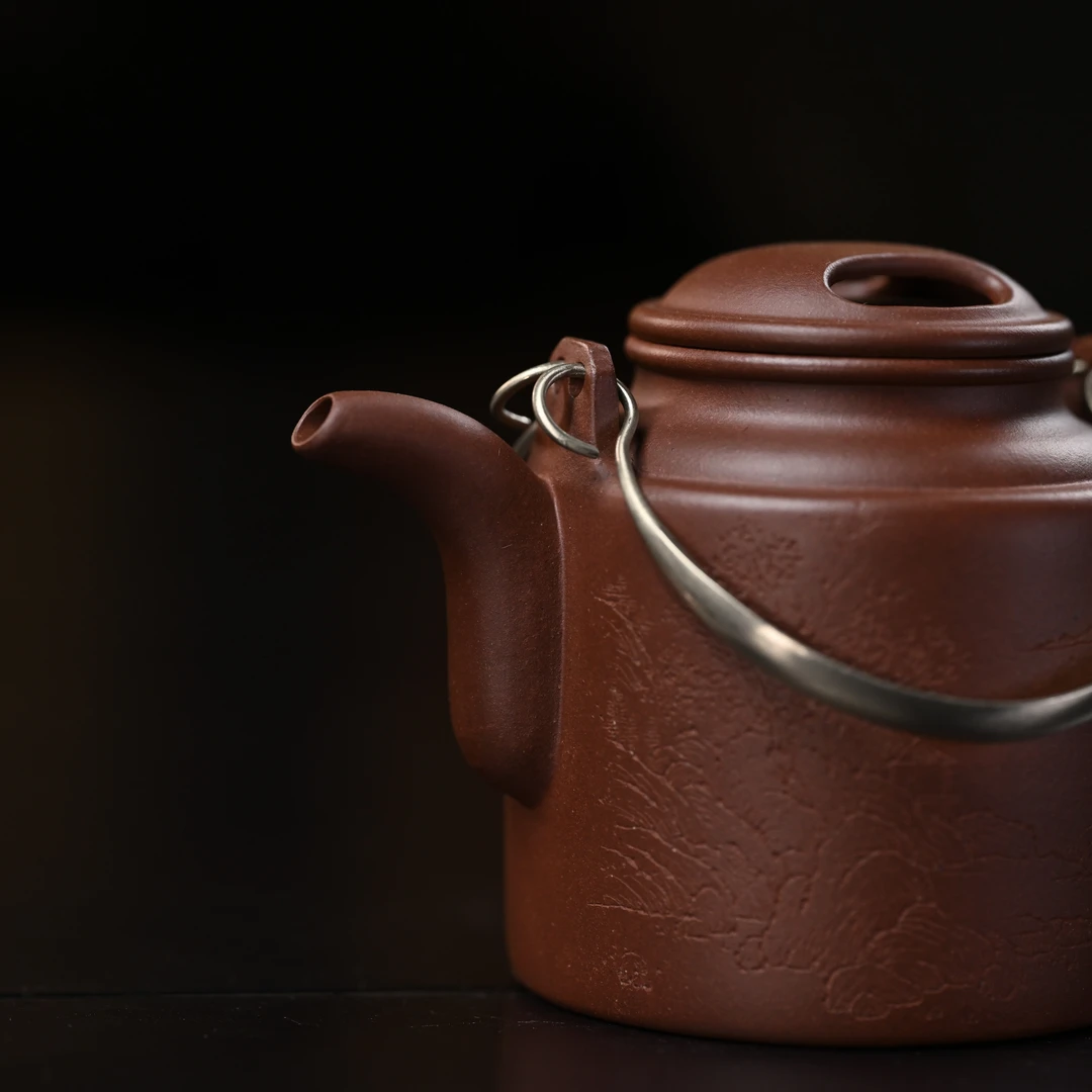 "Yang Tong Hu" (Barrel Teapot) Yixing Teapot – 200cc, Semi-Handmade with Huanglongshan Qing Shui Ni by Zhou Qibing