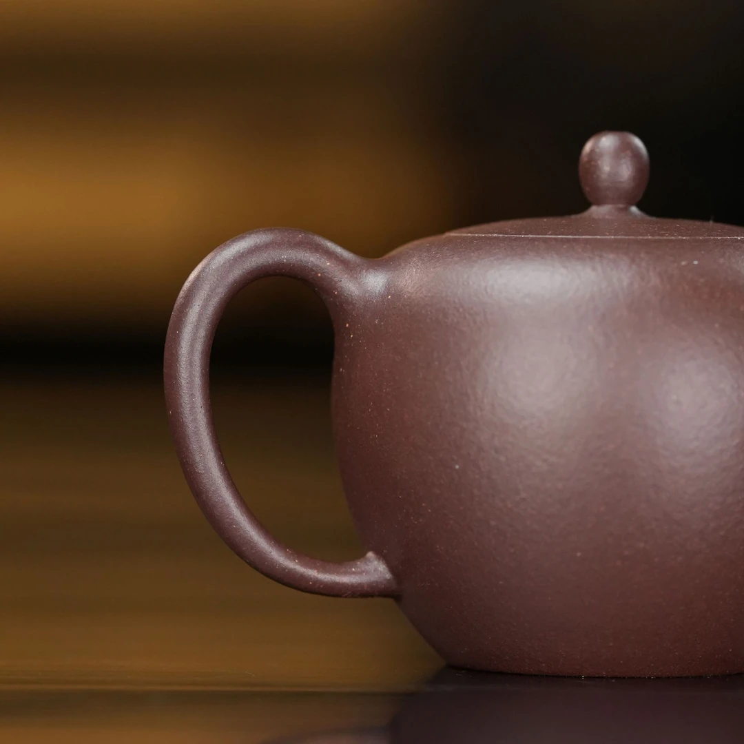 "Meiren Jian" (Beauty’s Shoulder) Yixing Teapot – 50cc, Full-Handmade with Huanglongshan Di Cao Qing by Qiao Yan