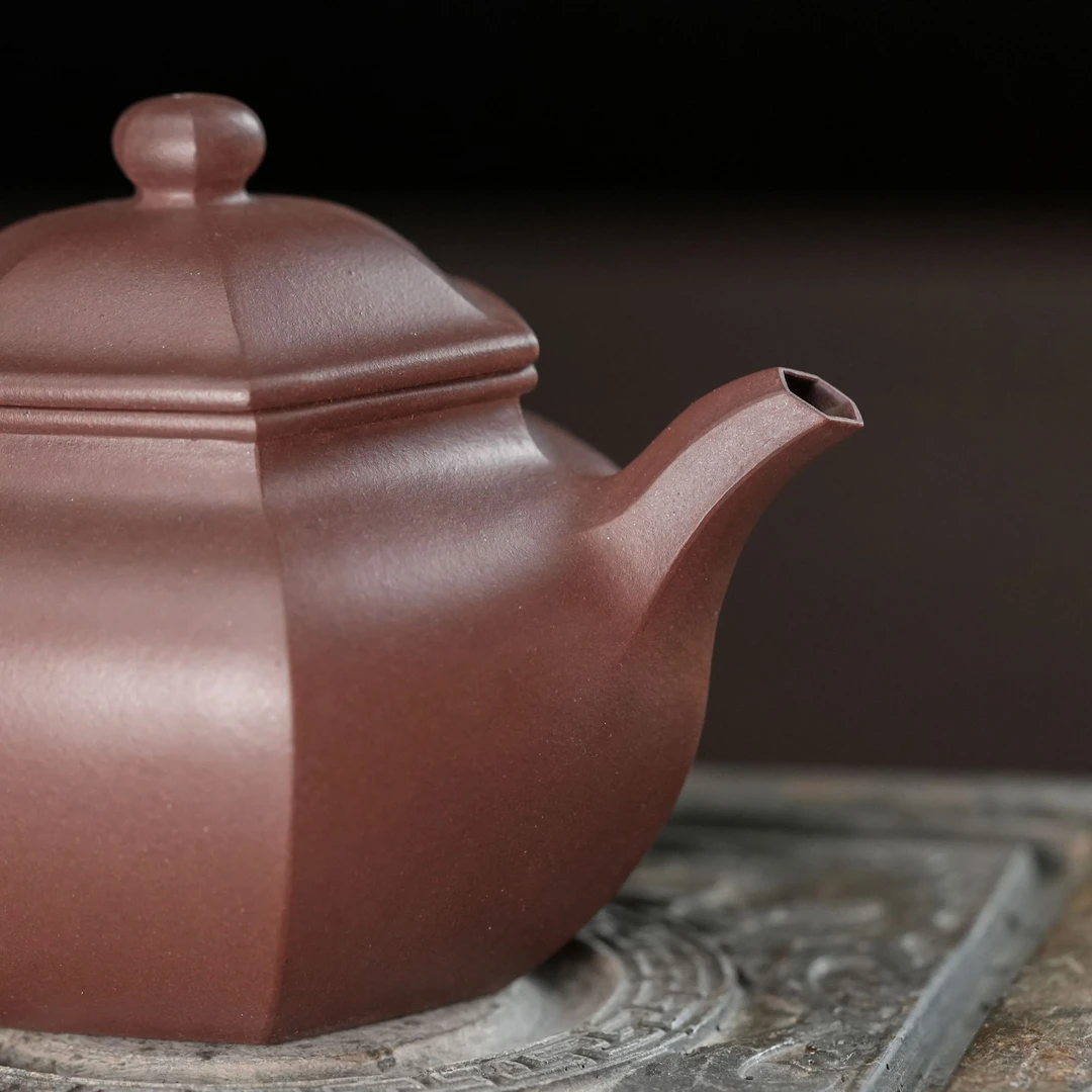 "Liufang Lianzi" (Six-Sided Lotus Seed) Yixing Teapot – 230cc, Full-Handmade with Huanglongshan Zini by Jin Xin