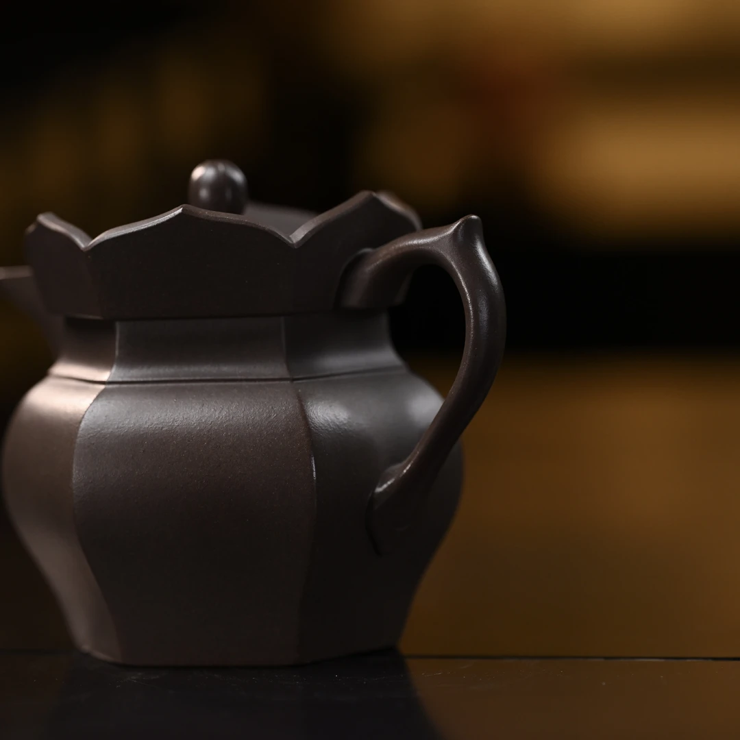 "Seng Mao" (Monk’s Hat) Yixing Teapot – 250cc, Semi-Handmade with Huanglongshan Purple Clay by Zhu Qi