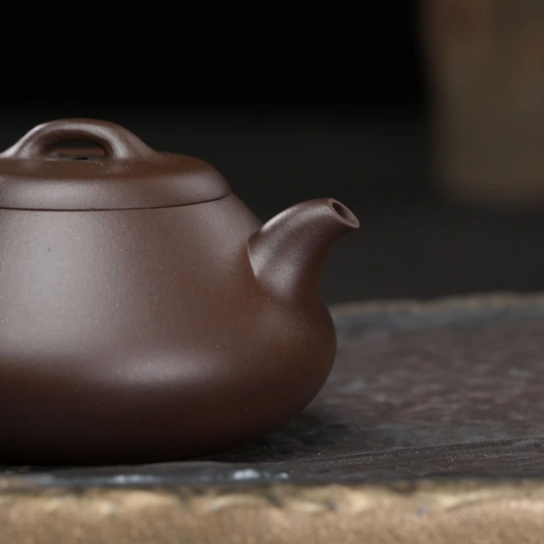 "Chi Chu" (Hesitation) Yixing Teapot – 130cc, Semi-Handmade with Huanglongshan Purple Clay by Lu Tao