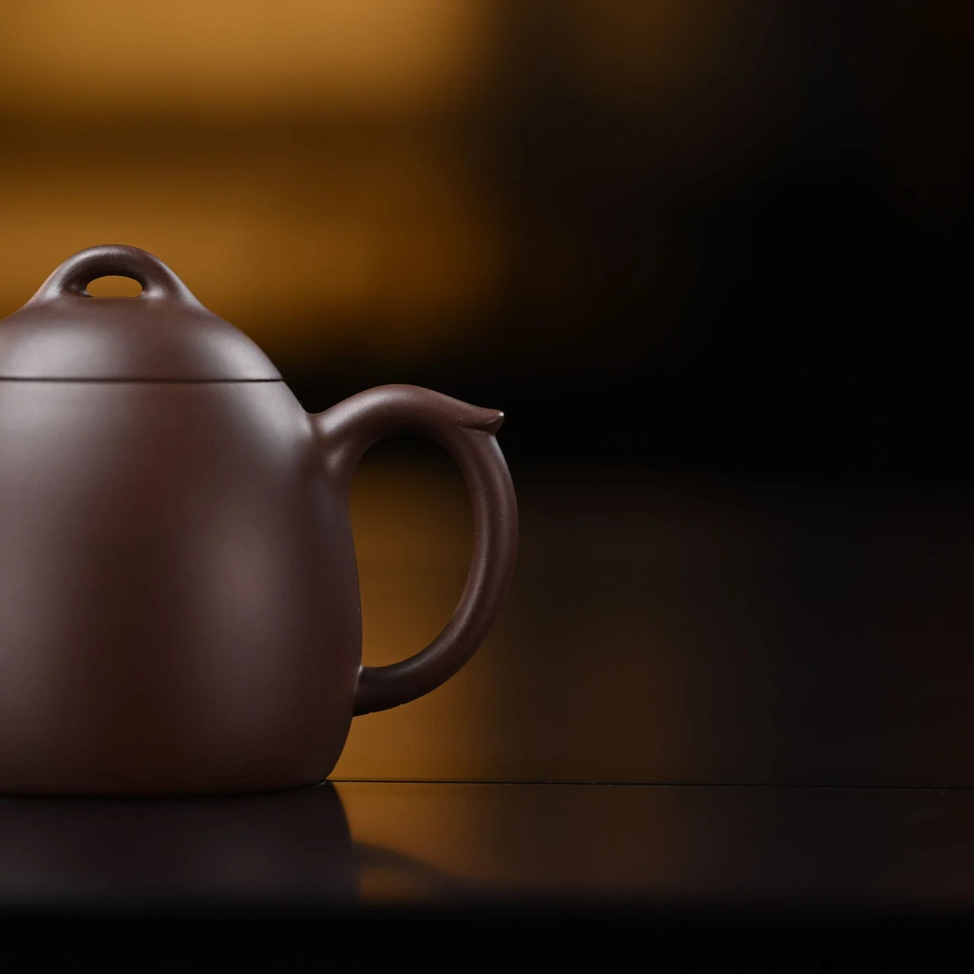 "Xiao Qin Quan"  Yixing Teapot – 140cc, Semi-Handmade with Huanglongshan Original Zi Ni Clay, by Artisan Yang Jingfeng
