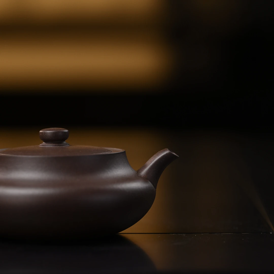 "Sang Pan" (Altar Base) Yixing Teapot – 180cc, Semi-Handmade with Huanglongshan Purple Clay by Zhang Shunying