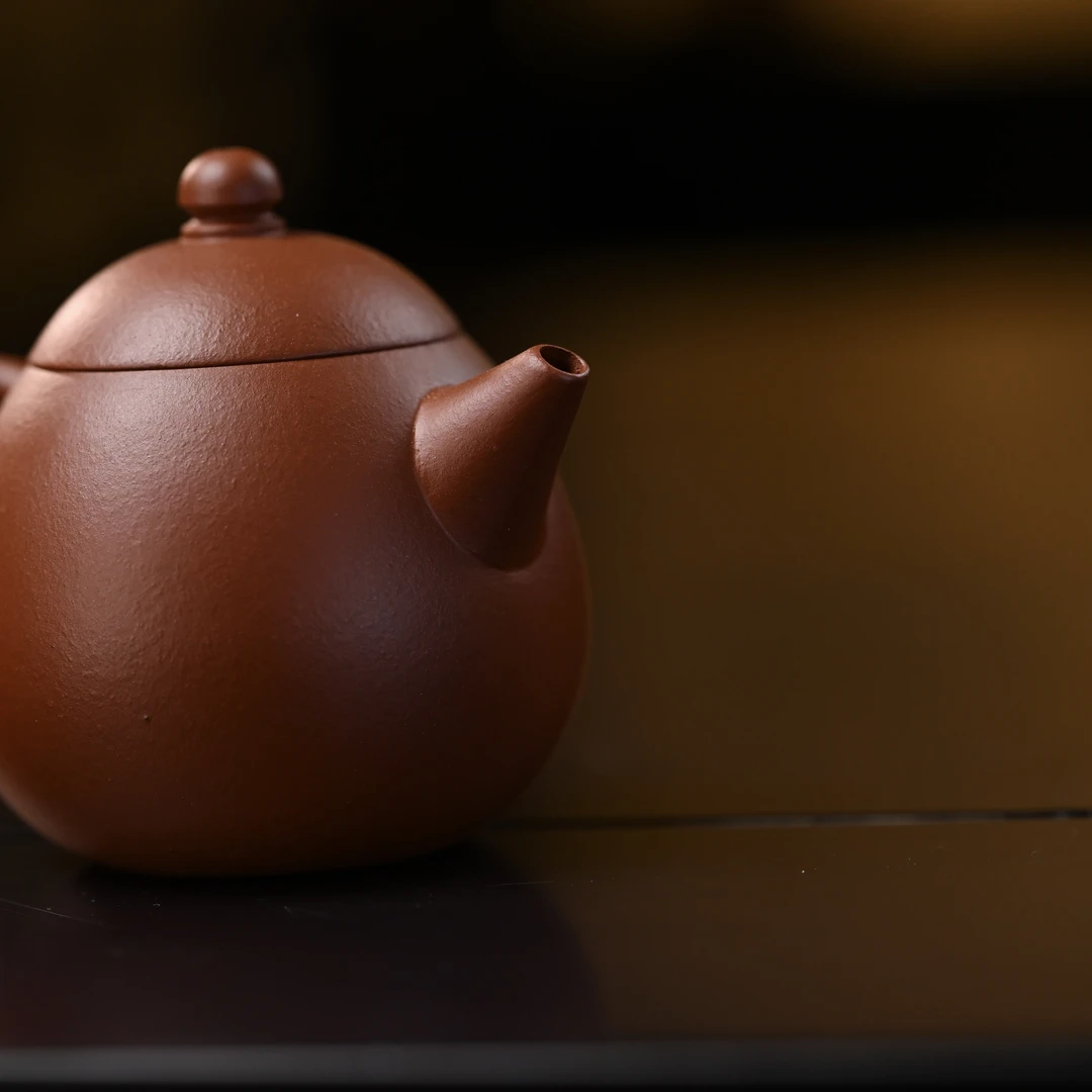 "Long Dan" 150cc Raw Sand Zhu Ni Teapot – Semi-Handmade Yixing Purple Clay Teapot by Artist Zhou Hongzhen – Small Coal Kiln Firing Traditional Teacup