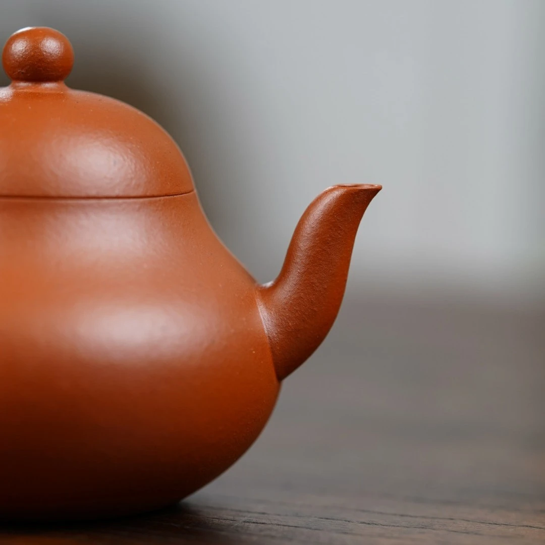 "Li Xing" (Pear Shape) Yixing Teapot – 120cc, Semi-Handmade with Raw Zhu Ni Clay, Small Coal-Kiln Fired by Artisan Zhou Jiaping