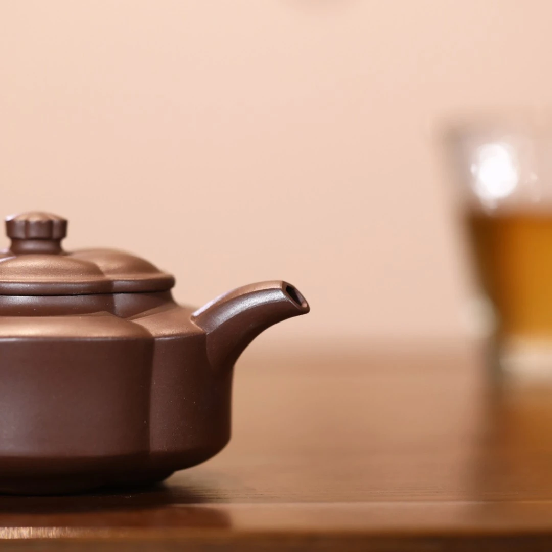 "Hai Tang" (Begonia Blossom) Yixing Teapot – 210cc, Semi-Handmade with Huanglongshan Original Zi Ni Clay, by Artisan Wang Yajun