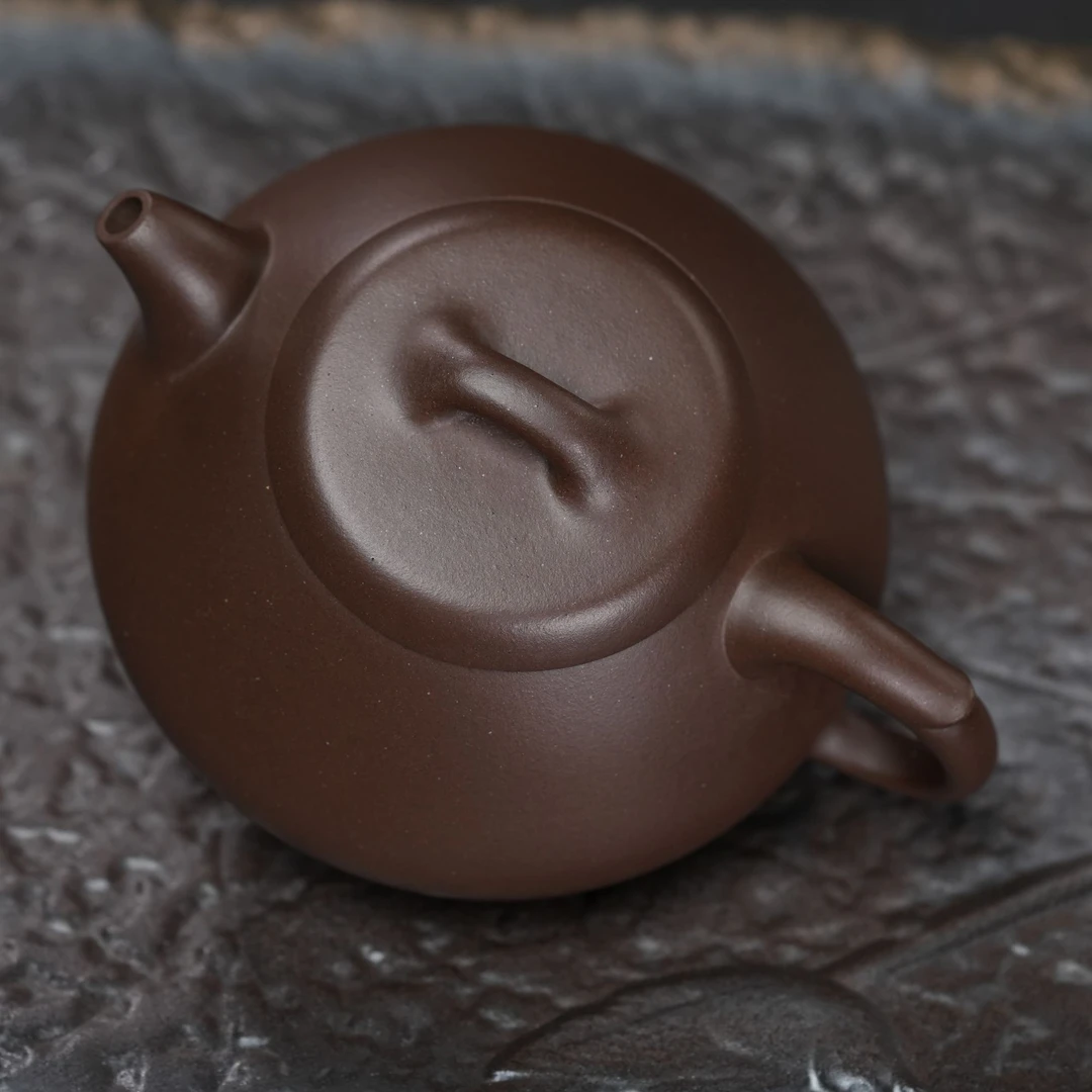 "Chi Chu" (Hesitation) Yixing Teapot – 130cc, Semi-Handmade with Huanglongshan Purple Clay by Lu Tao