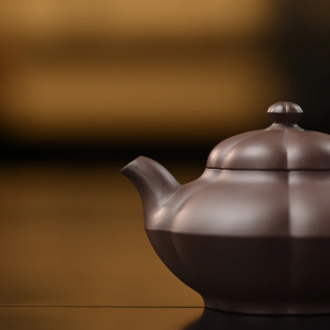 "Haitang Hehuan" (Begonia & Acacia Harmony) Yixing Teapot – 150cc, Semi-Handmade with Huanglongshan Original Ore Zini by Wu Yuehao
