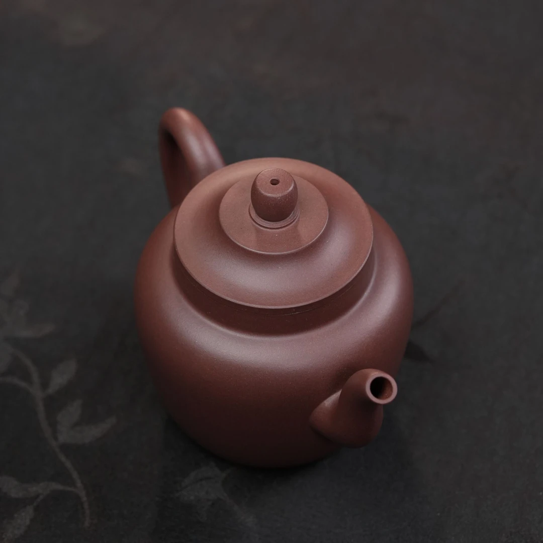 "Gong Deng" (Palace Lantern) Yixing Teapot – 220cc, Semi-Handmade with Huanglongshan Original Di Cao Qing Clay, by Artisan Wang Yi
