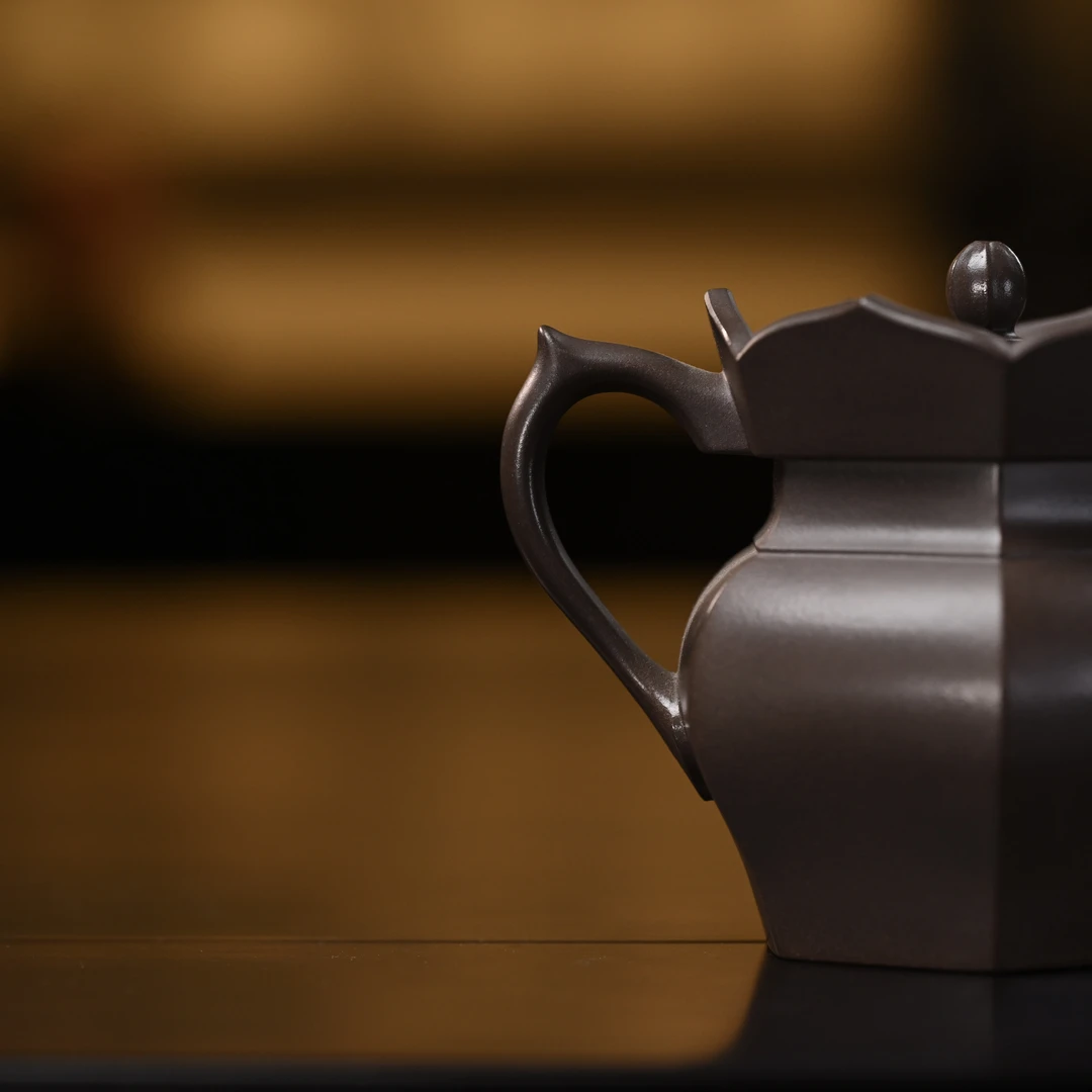 "Seng Mao" (Monk’s Hat) Yixing Teapot – 250cc, Semi-Handmade with Huanglongshan Purple Clay by Zhu Qi