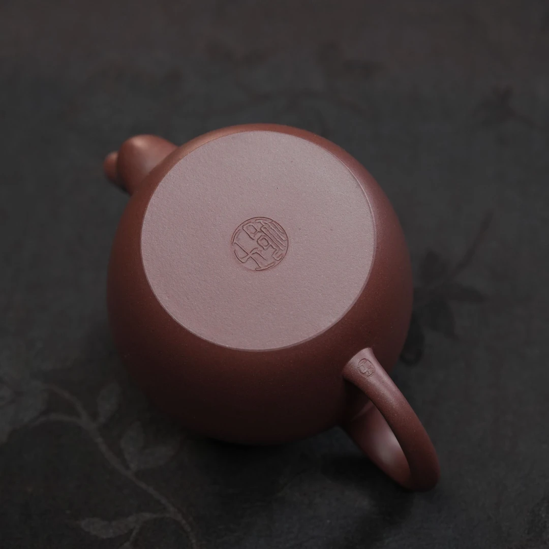 "Gong Deng" (Palace Lantern) Yixing Teapot – 220cc, Semi-Handmade with Huanglongshan Original Di Cao Qing Clay, by Artisan Wang Yi
