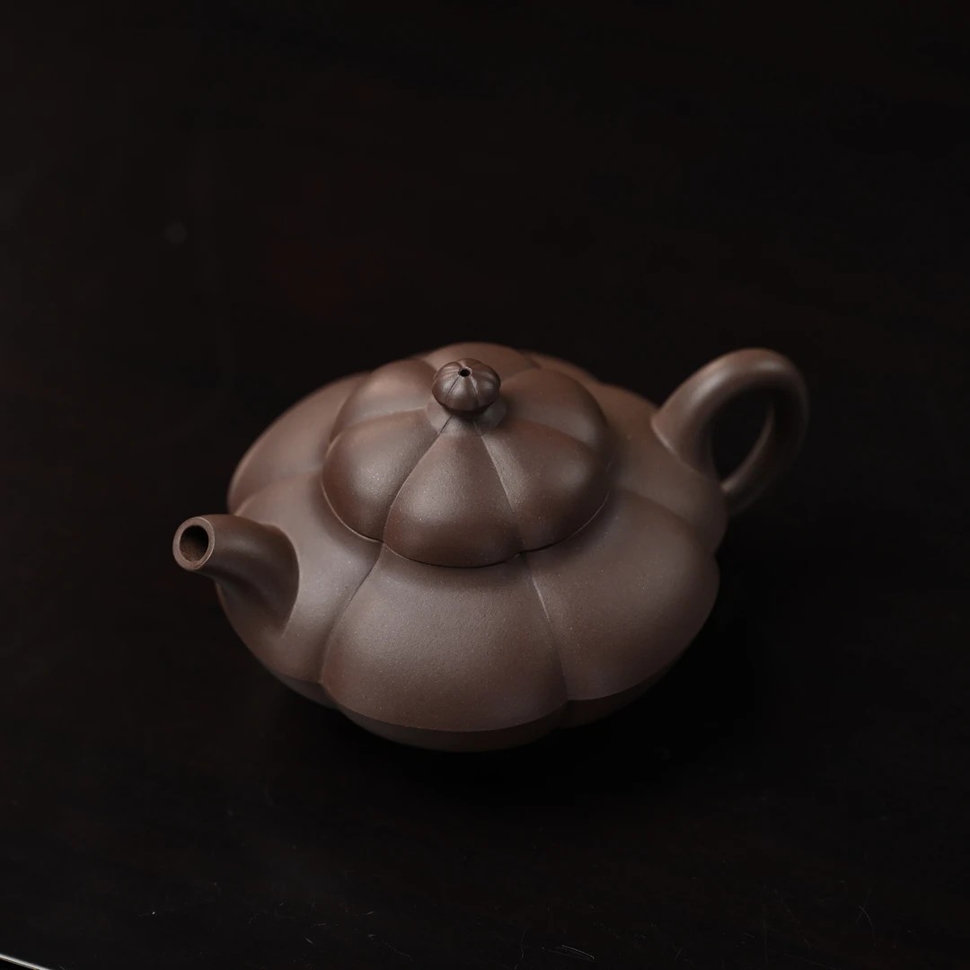 "Haitang Hehuan" (Begonia & Acacia Harmony) Yixing Teapot – 150cc, Semi-Handmade with Huanglongshan Original Ore Zini by Wu Yuehao