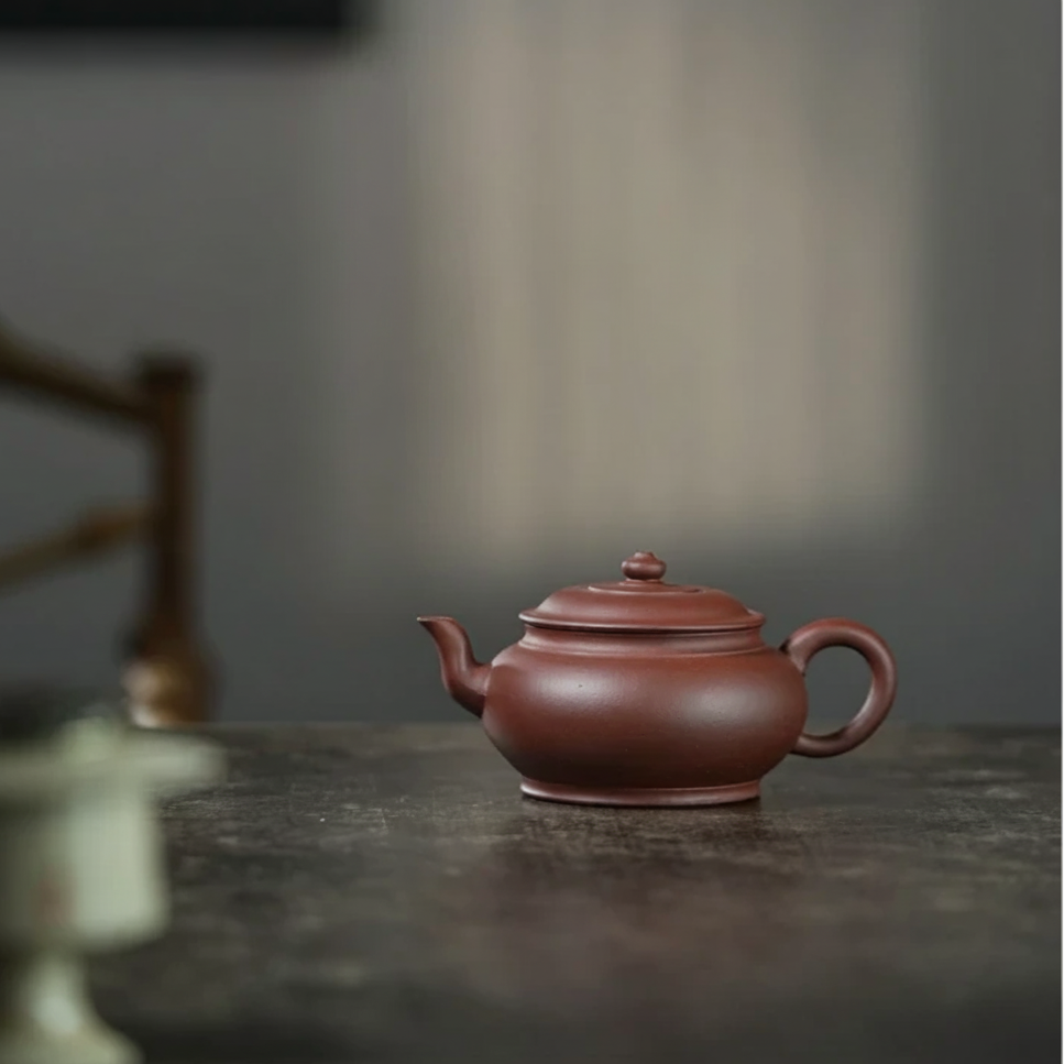 "Yun Gu" (Resonant Drum) Yixing Teapot – 180cc, Semi-Handmade with Huanglongshan Qing Shui Ni by Dai Shunsheng
