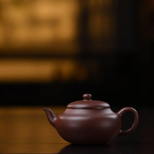 "Bian Li" (Flattened Pear) Yixing Teapot – 200cc, Semi-Handmade with Huanglongshan Qing Shui Ni by Wei Meijuan